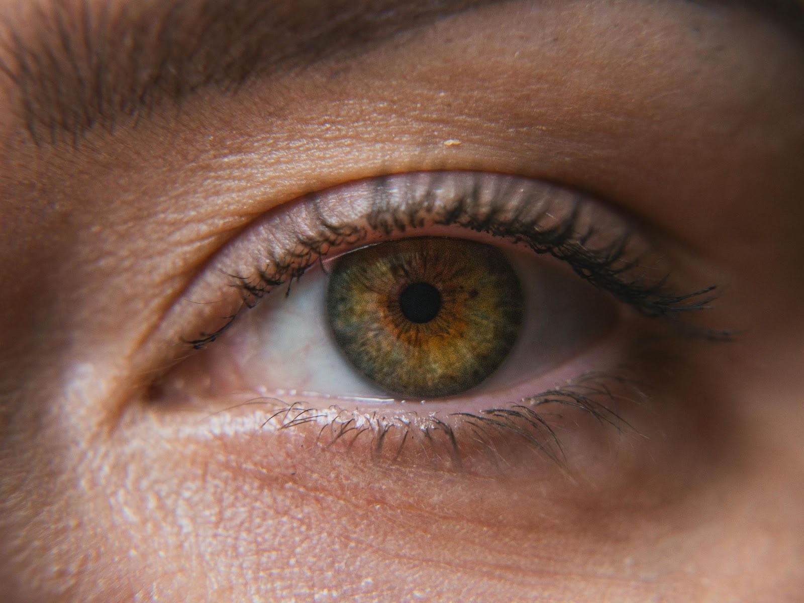 埋没ダウンタイムはいつまで？期間・過ごし方・メイクの注意点を解説